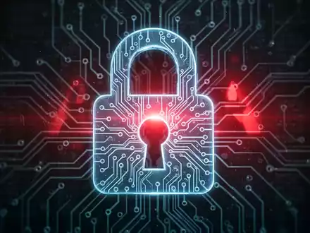 A digital lock icon over a circuit board with a red alert symbol, representing a cybersecurity breach and legal injunction against spyware. - Foto: über boerse-global.de