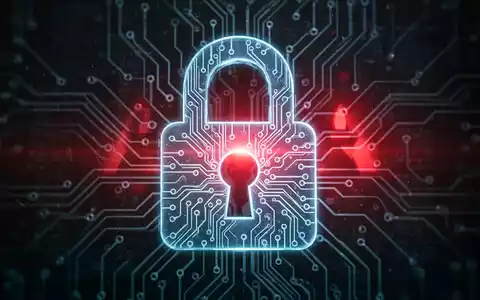 A digital lock icon over a circuit board with a red alert symbol, representing a cybersecurity breach and legal injunction against spyware. - Foto: über boerse-global.de