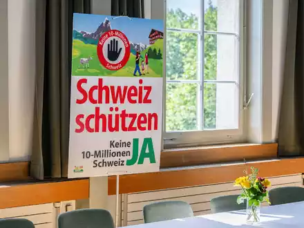 Laut Umfragen könnte das Ergebnis knapp werden. - Foto: Peter Schneider/KEYSTONE/dpa