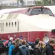 Der einstige Prestigezug der Deutschen Reichsbahn fährt in den Bahnhof in Radebeul-Ost ein.  - Bild: Sebastian Willnow/dpa