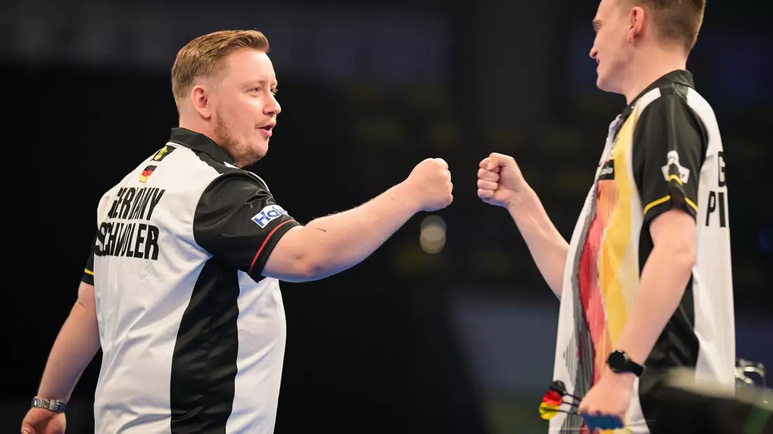 Martin Schindler (l) und Ricardo Pietreczko sind im Viertelfinale der Team-WM gescheitert. - Bild: Hannes P. Albert/dpa
