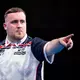 England mit Einzel-Weltmeister Luke Littler steht nach einem Zittersieg im Halbfinale. - Bild: Hannes P. Albert/dpa