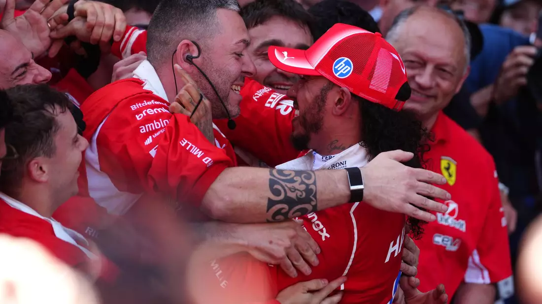 Zum ersten Mal gewinnt Lewis Hamilton im Ferrari. - Bild: David Davies/PA Wire/dpa