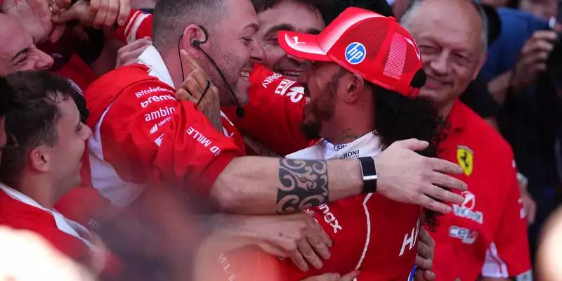 Zum ersten Mal gewinnt Lewis Hamilton im Ferrari. - Foto: David Davies/PA Wire/dpa