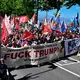 In Frankreich dürfen die G7-Gegner nicht protestieren, so weichen sie auf die Schweizer Seite des Genfersees aus.  - Bild: Martial Trezzini/KEYSTONE/dpa