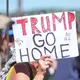 Die G7 und vor allem auch US-Präsident Donald Trump sind Ziele der Proteste.  - Bild: Michael Kappeler/dpa