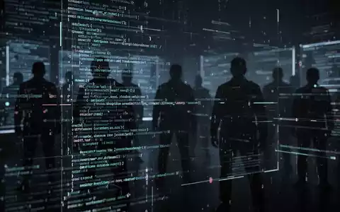 Abstrakte Darstellung eines Cyberangriffs mit leuchtenden Codezeilen und verschwommenen Bankgebäuden im Hintergrund. - Foto: über boerse-global.de