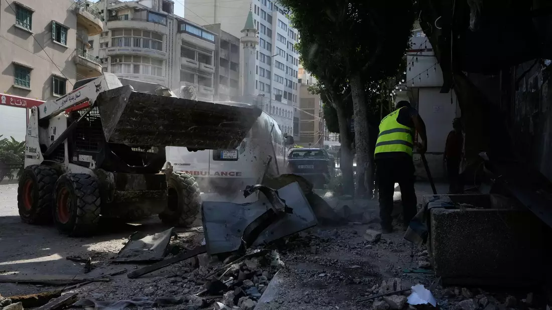 Neue Angriffe im Krieg zwischen Israel und der Hisbollah verkomplizieren das geplante Rahmenabkommen zwischen den USA und dem Iran.  - Bild: Bilal Hussein/AP/dpa
