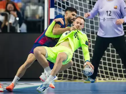 Welthandballer Mathias Gidsel traf gegen Barcelona erst nach 25 Minuten zum ersten Mal.  - Foto: Marius Becker/dpa