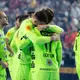 Die Füchse-Spieler waren nach der Final-Niederlage gegen den FC Barcelona enttäuscht. - Bild: Marius Becker/dpa