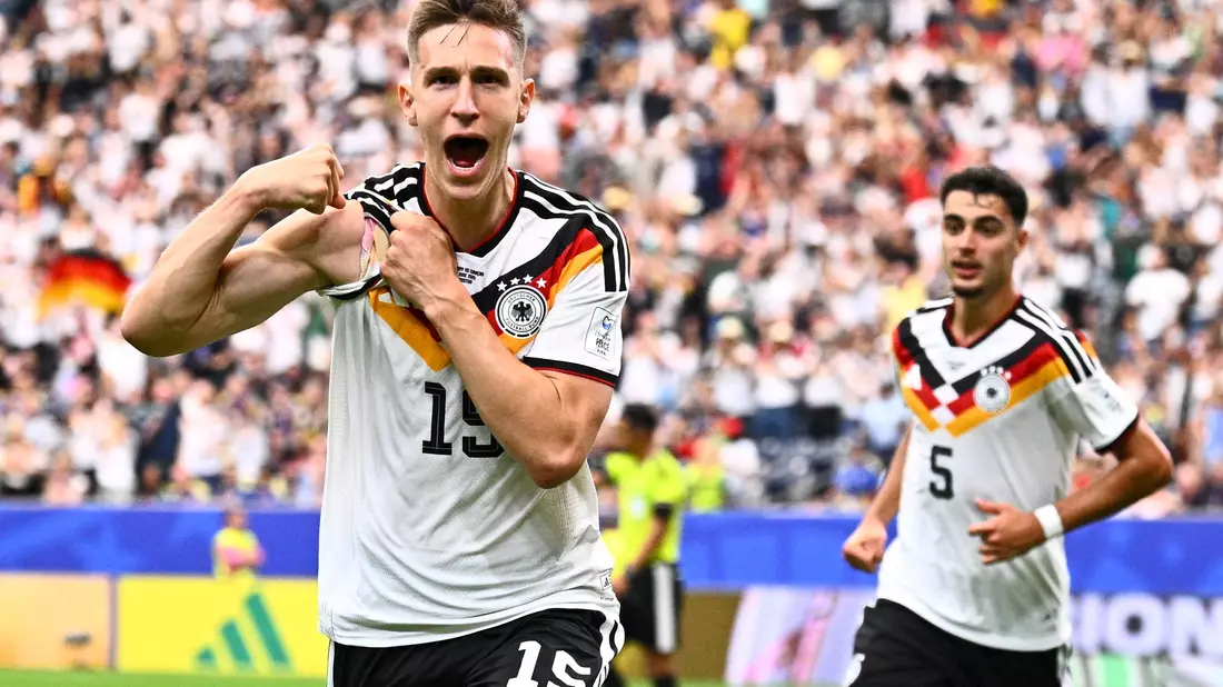 Nico Schlotterbeck mit gewohnter Jubel-Pose. - Bild: Tom Weller/dpa