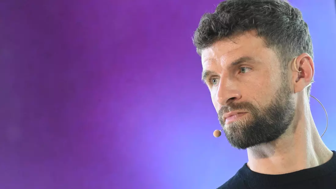 Thomas Müller verteidigt seinen Auftritt als TV-Experte mit Jürgen Klopp. (Archiv) - Bild: Felix Hörhager/dpa