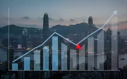 Ein stilisierter Balkenchart mit Abwärtstrend vor der verschwommenen Skyline von Hongkong bei Sonnenuntergang, mit einem roten Pfeil. - Foto: über boerse-global.de