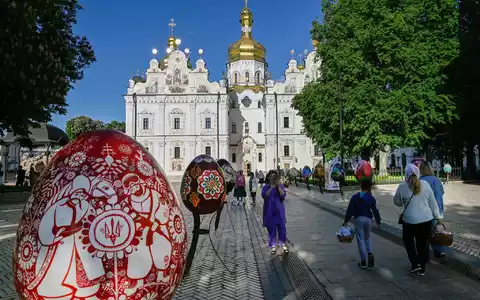 Infolge russischen Raketenbeschusses ist die Mariä-Entschlafens-Kathedrale des Unesco geschützten Höhlenklosters in der ukrainischen Hauptstadt in Kiew in Brand geraten. (Archivbild) - Foto: Sergei Chuzavkov/SOPA Images via ZUMA Press Wire/dpa