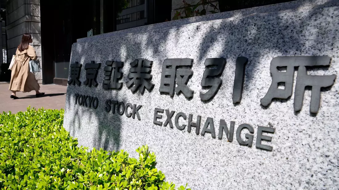 Die Börse in Tokio hat äußerst positiv auf das Rahmenabkommen zwischen dem Iran und den USA reagiert.  - Bild: Eugene Hoshiko/AP/dpa