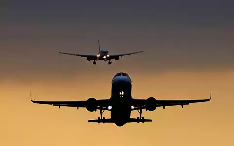 Hunderte Millionen Menschen fliegen jedes Jahr in der EU. (Archivbild) - Foto: Gareth Fuller/PA Wire/dpa