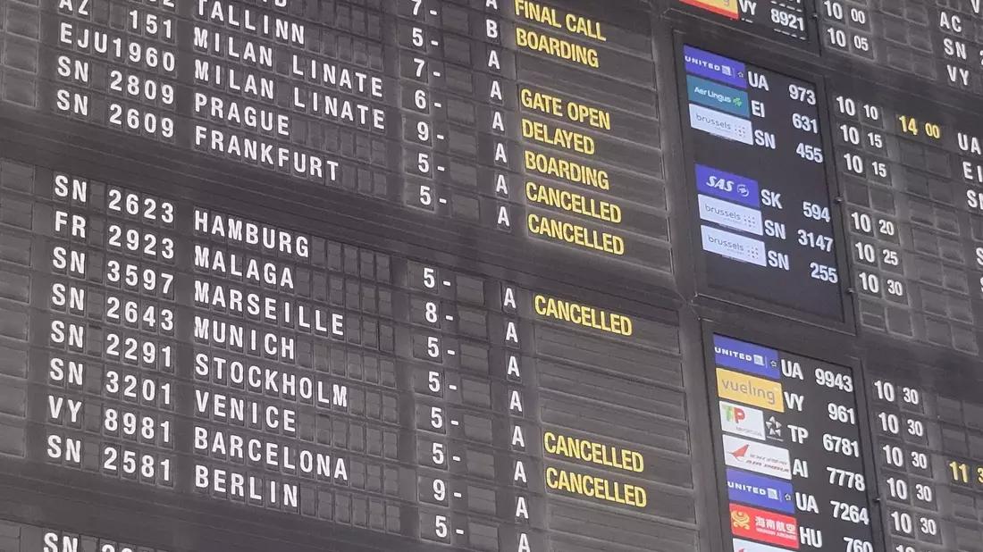 Welche Rechte haben Reisende, wenn der Flug verspätet ist oder ganz gestrichen wird? (Symbolbild) - Bild: Ine Gillis/Belga/dpa