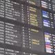 Welche Rechte haben Reisende, wenn der Flug verspätet ist oder ganz gestrichen wird? (Symbolbild) - Bild: Ine Gillis/Belga/dpa
