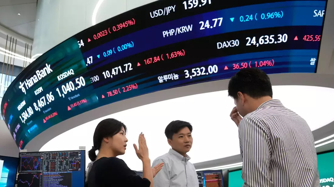 Die Börse in Seoul hat äußerst positiv auf das Rahmenabkommen zwischen dem Iran und den USA reagiert.  - Bild: Ahn Young-joon/AP/dpa