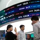 Die Börse in Seoul hat äußerst positiv auf das Rahmenabkommen zwischen dem Iran und den USA reagiert.  - Bild: Ahn Young-joon/AP/dpa