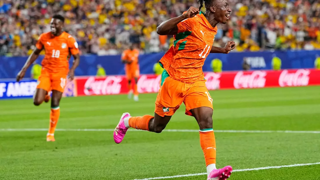 Deutschlands nächster WM-Gegner Elfenbeinküste bejubelt einen Sieg gegen Ecuador. - Bild: Petr David Josek/AP/dpa