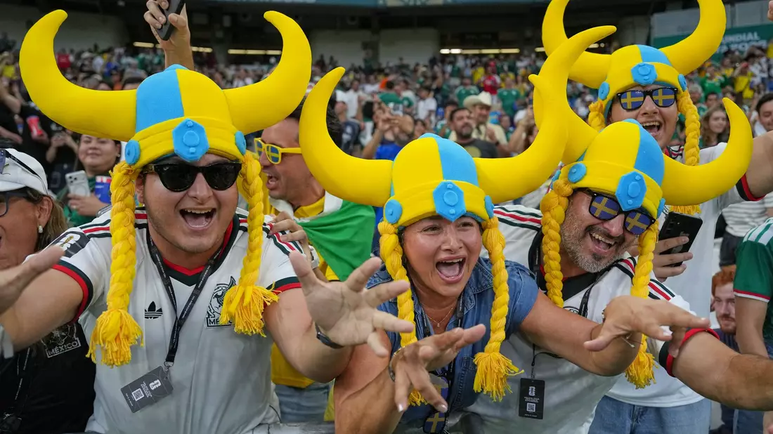 Schwedens Fans haben Grund zur Freude. - Bild: Matias Delacroix/AP/dpa