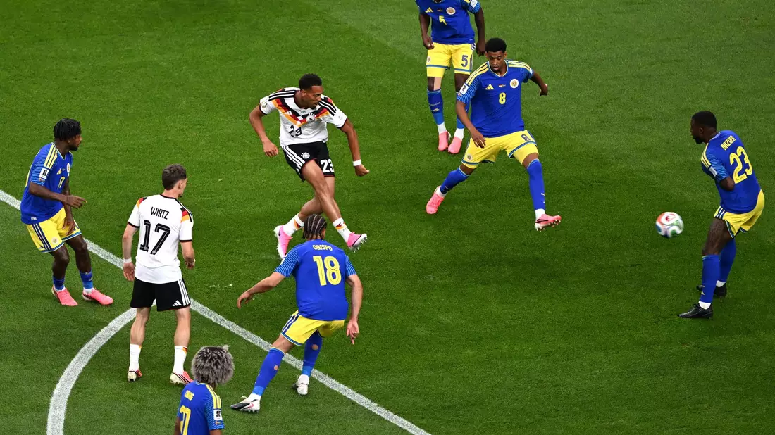 Felix Nmecha trifft wie einst Philipp Lahm beim Sommermärchen.  - Bild: Federico Gambarini/dpa