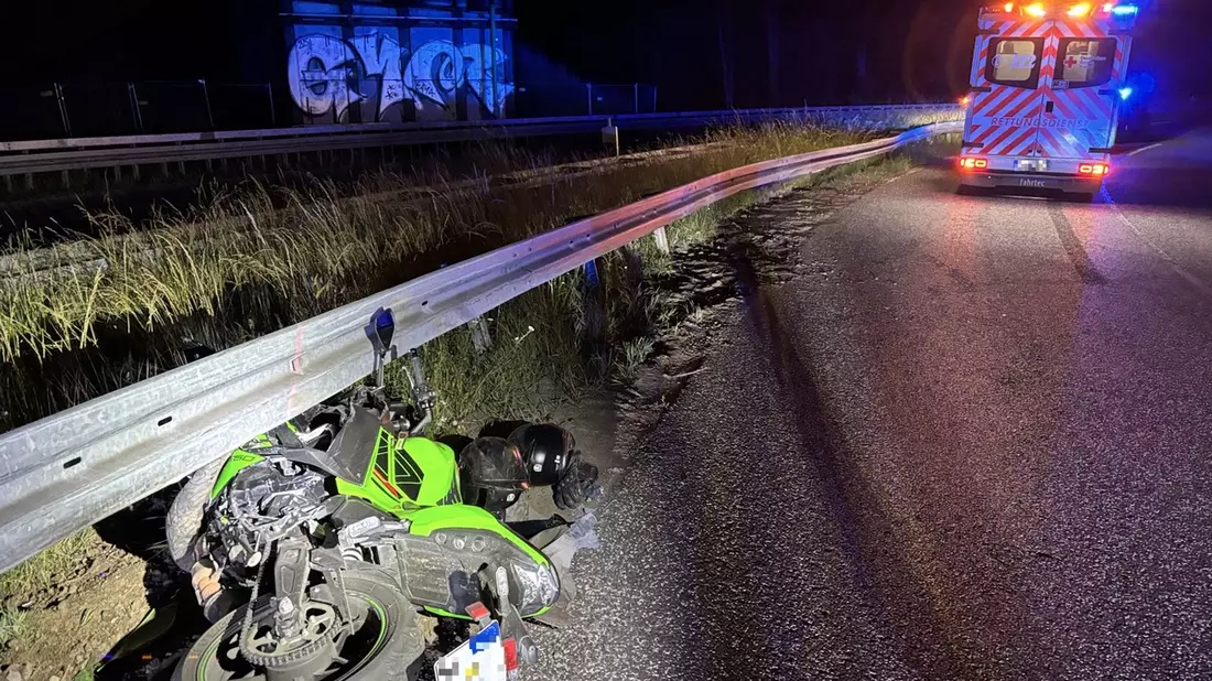 POL-OF: Motorradfahrer bei Kollision mit Leitplanke schwer verletzt - Bild: presseportal.de