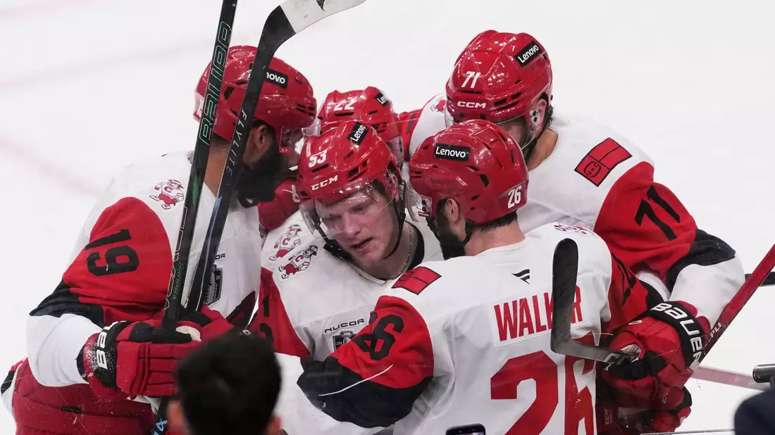 Die Carolina Hurricanes haben zum zweiten Mal den Stanley Cup gewonnen. - Bild: Candice Ward/FR172212 AP/AP/dpa