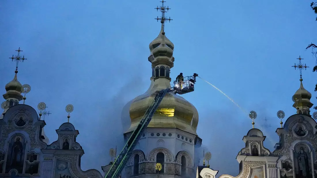 Das jahrhundertealte Höhlenkloster gehört zum Unesco-Weltkulturerbe. - Bild: Efrem Lukatsk/AP/dpa