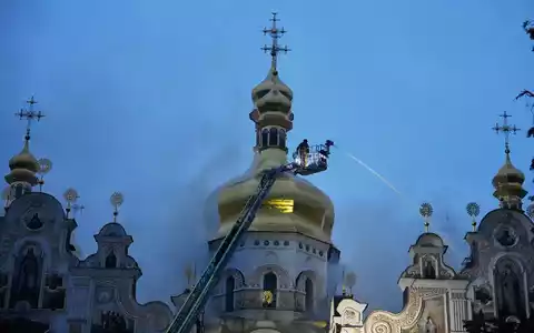 Das jahrhundertealte Höhlenkloster gehört zum Unesco-Weltkulturerbe. - Foto: Efrem Lukatsk/AP/dpa