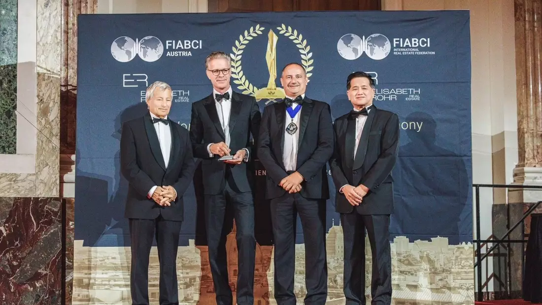 House of Strauss gewinnt als WORLD SILVER WINNER 2026 bei den FIABCI World Prix d’Excellence Awards in der Kategorie Heritage - Bild: presseportal.de