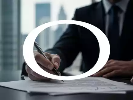 Ein verschwommener CEO-ähnlicher Mann mit ernstem Gesichtsausdruck, der ein Dokument unterschreibt, im Hintergrund eine Skyline. - Foto: über boerse-global.de