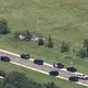 Angehörige am Boden wurden Zeugen des Absturzes. - Bild: -/KMBC-TV/dpa