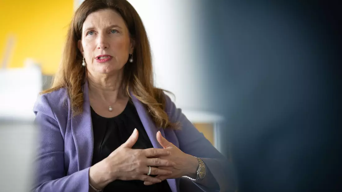 Commerzbank-Chefin Bettina Orlopp erklärt, wie sie eine Übernahme durch die Unicredit abwehren will. - Bild: Boris Roessler/dpa