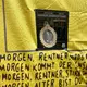Die Buchhandlung widmet ein Schaufenster dem Minister. - Bild: Mirjam Uhrich/dpa