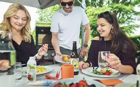 Sommerlaune statt Kostenfalle: Jeder zweite Deutsche gibt im Sommer mehr aus als geplant - Joybuy startet Summer Black Friday - Foto: presseportal.de