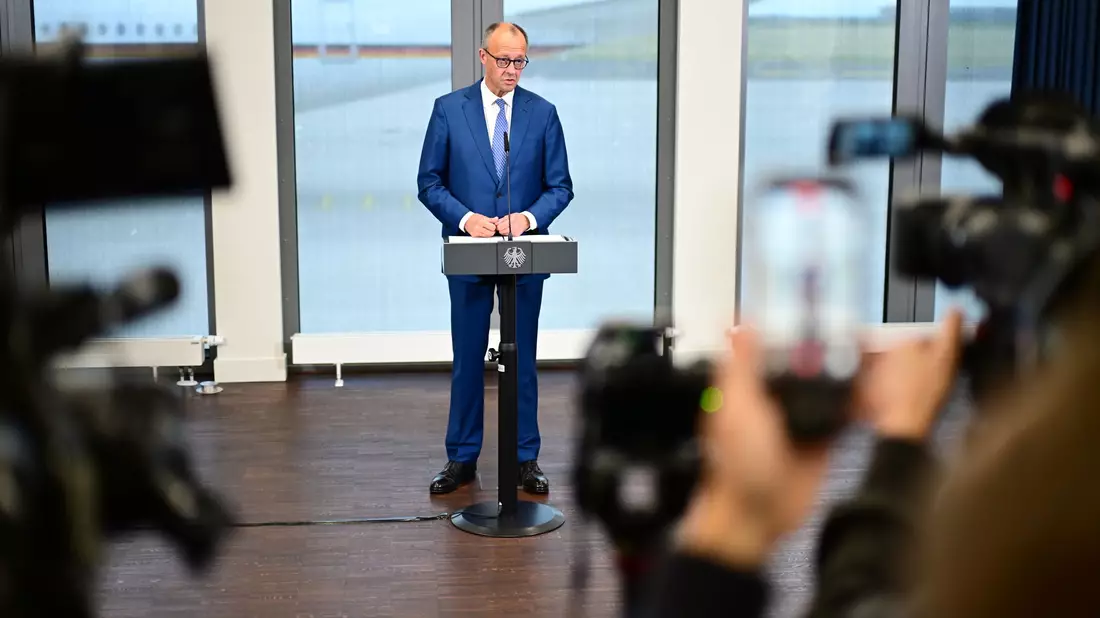 Bundeskanzler Merz sprach von einer fordernden Lage - aber auch von Chancen. - Bild: Sebastian Gollnow/dpa