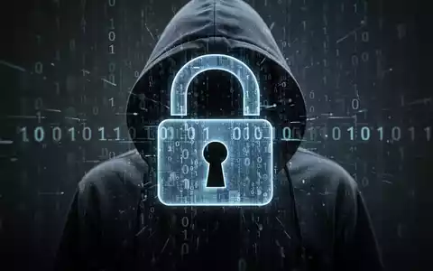 Ein stilisiertes digitales Vorhängeschloss mit Binärcode und einer dunklen, Kapuze tragenden Figur, die einen Cyberangriff darstellt. - Foto: über boerse-global.de