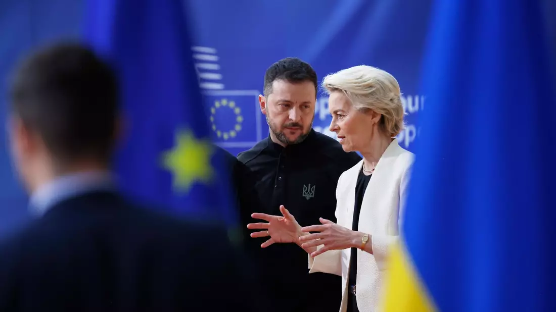 EU-Kommissionspräsidentin Ursula von der Leyen spricht von einem «gewaltigen Schritt nach vorn» - der ukrainische Präsident Wolodymyr Selenskyj hat lange auf ihn gewartet. (Archivbild) - Bild: Omar Havana/AP/dpa