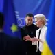 EU-Kommissionspräsidentin Ursula von der Leyen spricht von einem «gewaltigen Schritt nach vorn» - der ukrainische Präsident Wolodymyr Selenskyj hat lange auf ihn gewartet. (Archivbild) - Bild: Omar Havana/AP/dpa
