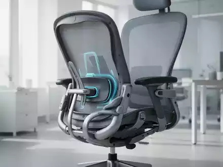 Ein moderner, ergonomischer Bürostuhl mit verstellbaren Elementen steht in einem hellen, minimalistischen Büro. - Foto: über boerse-global.de