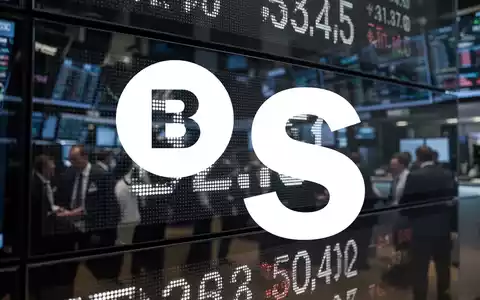 Nahaufnahme eines digitalen Börsentickers mit Finanzdaten, im Hintergrund verschwommen ein geschäftiger Handelsraum. - Foto: über boerse-global.de