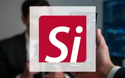 Hand hält Smartphone mit fallendem Aktienkurs, im Hintergrund unscharfe Person. Symbolisiert massiven CEO-Verkauf. - Foto: über boerse-global.de