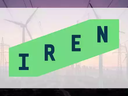 Windpark mit großen Turbinen und Stromleitungen vor einem spanischen Sonnenuntergang. - Foto: über boerse-global.de