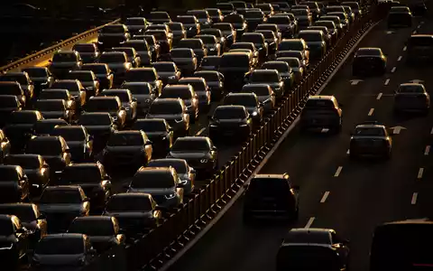 China gilt als der weltgrößte Automarkt. (Symbolbild)  - Foto: Mark Schiefelbein/AP/dpa