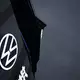 Volkswagen erkennt wachsenden Druck im chinesischen Markt. (Archivbild) - Bild: Johannes Neudecker/dpa