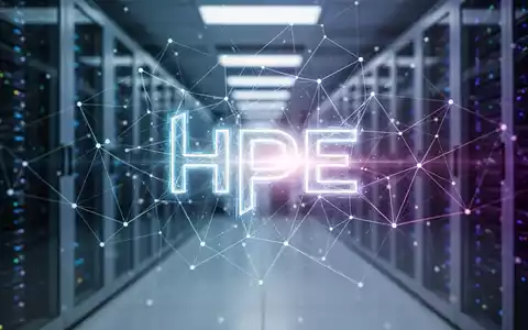 Abstrakte Darstellung eines digitalen Netzwerks mit stilisiertem HPE-Logo, umgeben von leuchtenden Linien und Knoten, vor einem modernen Rechenzentrum. - Foto: über boerse-global.de