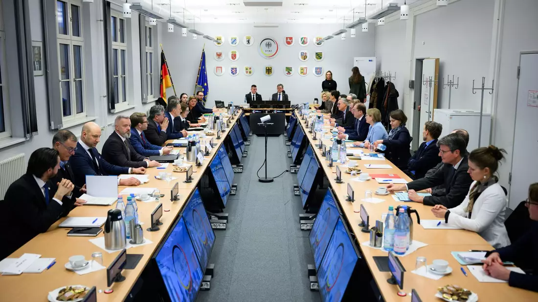 Das Gemeinsame Terrorismusabwehrzentrum ist eine Plattform für den Austausch zu Fragen, die den islamistischen Terrorismus betreffen. (Archivfoto)  - Bild: Bernd von Jutrczenka/dpa