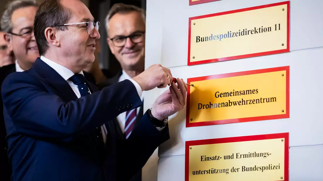 Das Gemeinsame Drohnenabwehrzentrum war im Dezember 2025 eingeweiht worden. (Archivfoto) - Bild: Christoph Soeder/dpa